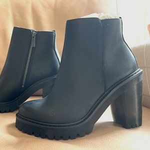 Dr. Martens Madalena wedge boot size 41